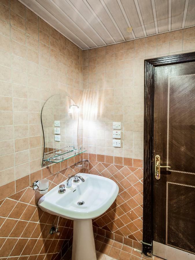 Capital O 162 Brzeen Hotel Ar Riyad Esterno foto